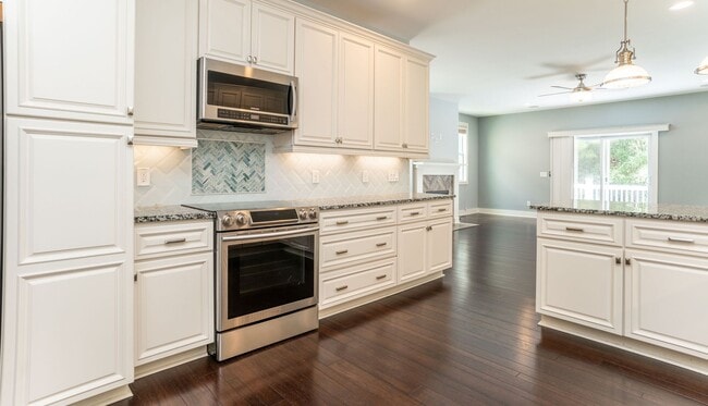 Building Photo - Home on Ladies Island