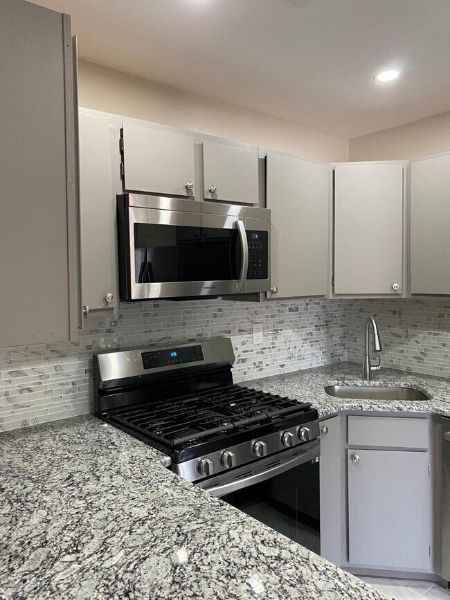 Building Photo - 94 Quince Ct