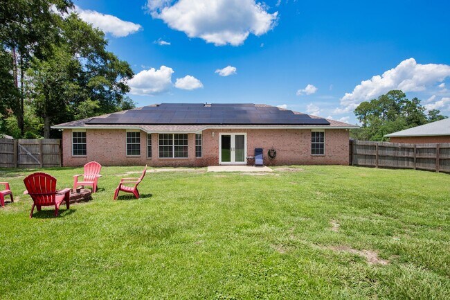 Building Photo - Spacious 3/2 w/Electricity Included Availa...