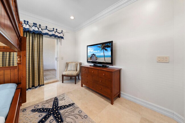 Building Photo - 514 N Birch Rd