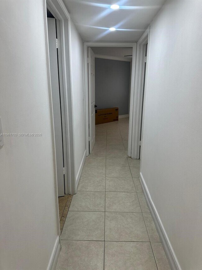 Building Photo - 9725 Fontainebleau Blvd