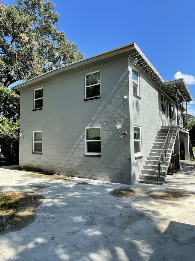 Building Photo - 2 br, 1 bath 4plex - 1575 West 19th Street 4