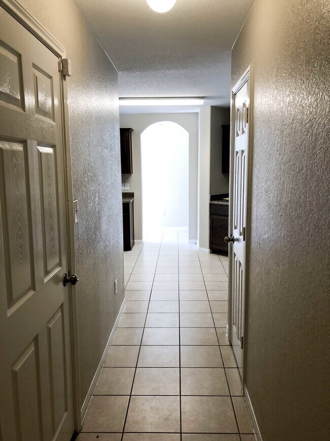 Building Photo - "Hard to Find" Roomy 1-story in Luckey Ran...