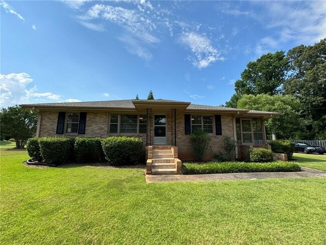 Building Photo - 5005 Lower Roswell Rd