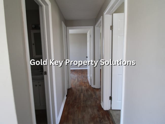 Building Photo - Eastside 3 BR 1 BA House with Garage and Central Air (SECTION 8 APPROVED)