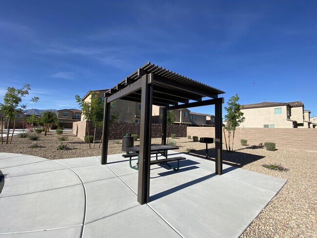 Building Photo - 2212 Stone Well Rd