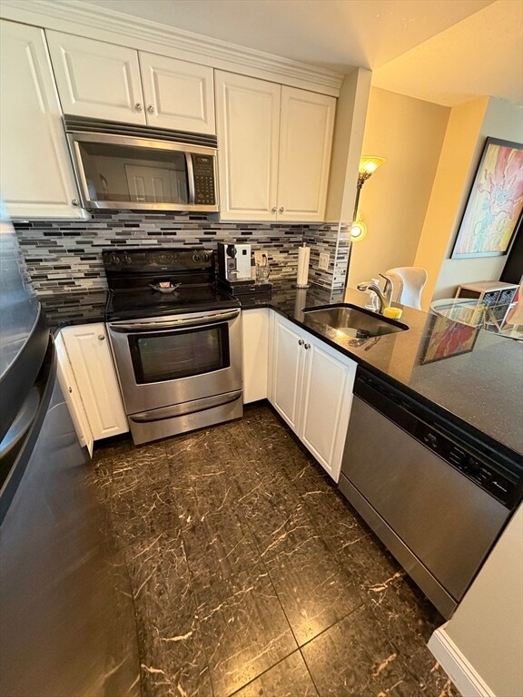 Building Photo - 10 Museum Way