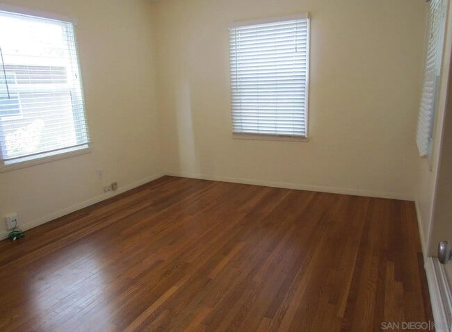 Building Photo - 4735 Lomitas Dr