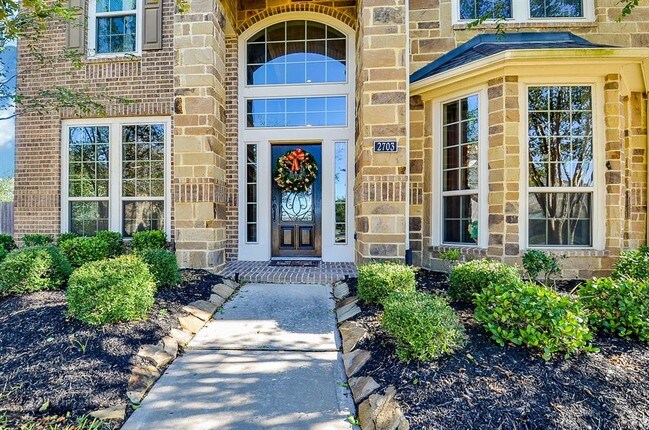 Building Photo - 2703 Bonnie Bray Dr