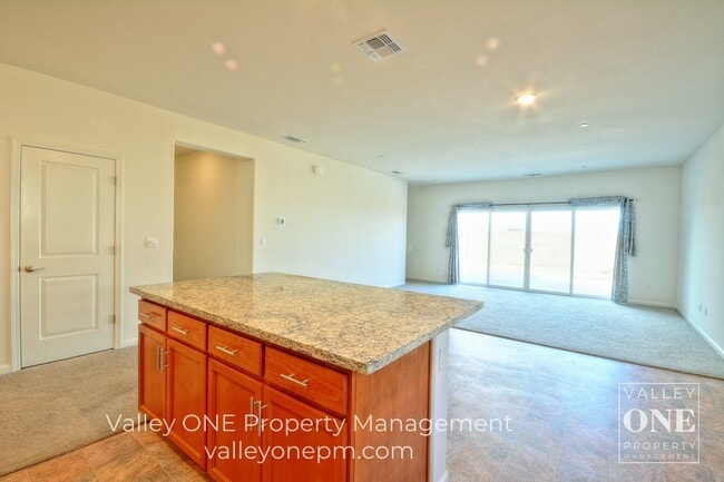Building Photo - 933 Tipton Ln