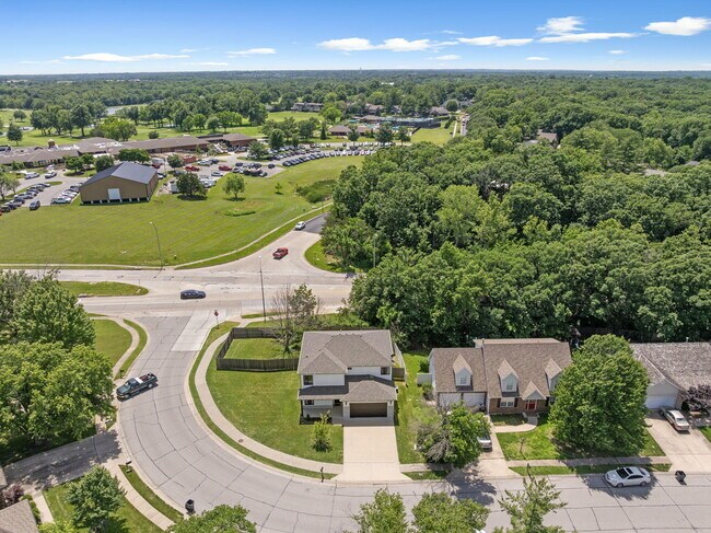 Building Photo - 3201 Crestwood Ln