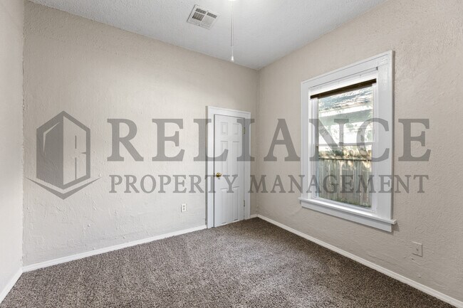 Building Photo - 251 Millwood N