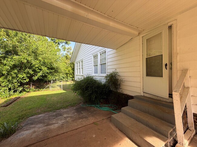 Building Photo - 918 Darlington Way SW
