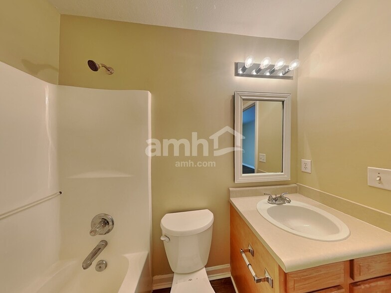 Building Photo - 38 E Flat Rock Dr