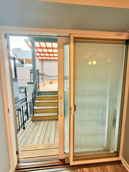 Building Photo - 1123 W Webster Ave