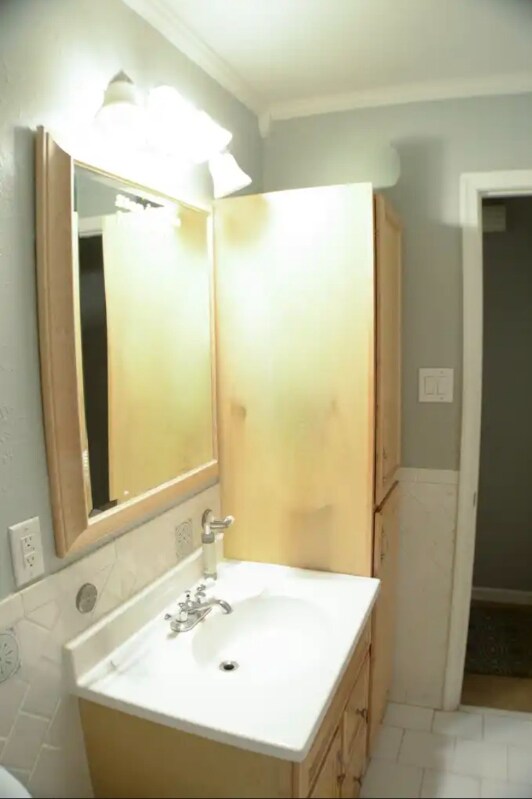 Building Photo - 1680 Guthrie St