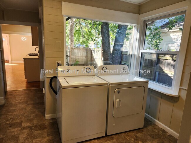 Building Photo - Spacious, Renovated and Close to Ferndale!