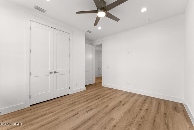 Building Photo - 7021 N Lagoon Dr