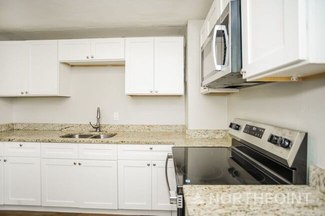 Building Photo - 2040 Union St S