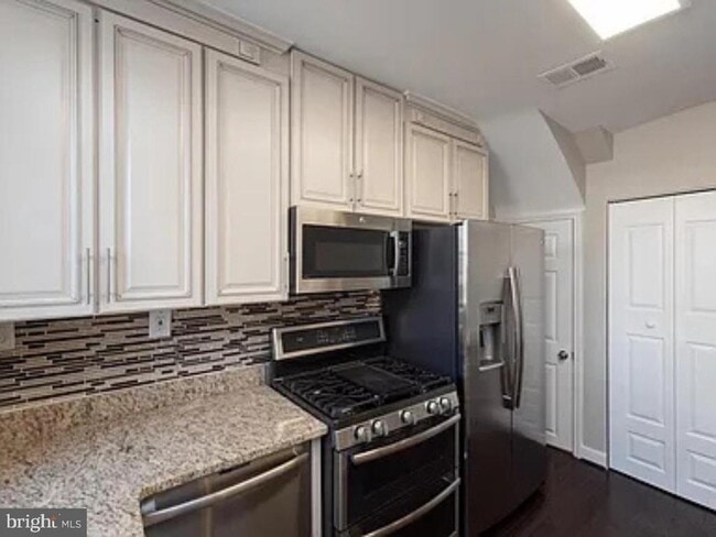 Building Photo - 465 Luray Pl NW