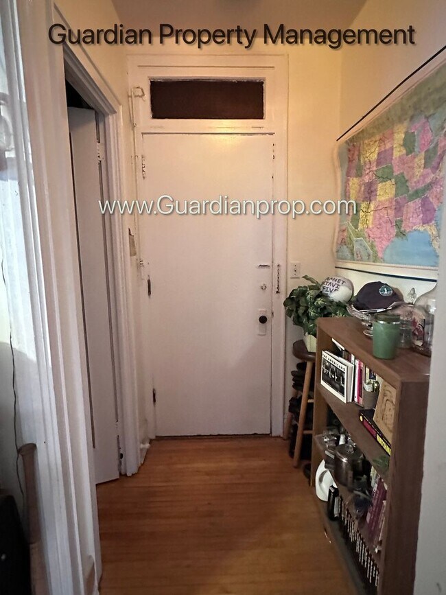 Building Photo - 2nd Floor Corner, Blocks from Bde Maka Ska, Heat Paid, 1 Month Free, Video Walkthrough
