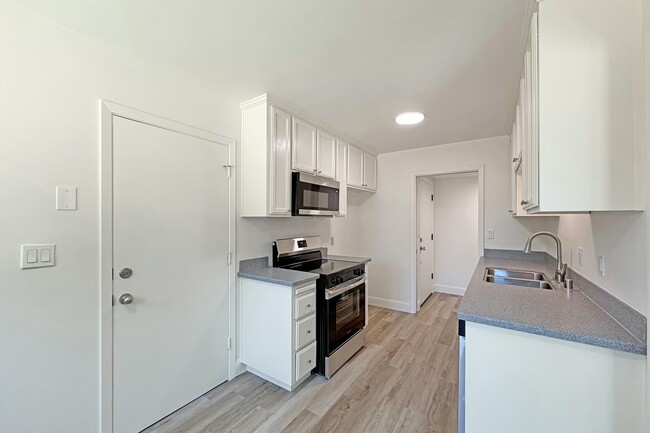 Building Photo - 3 Bed 2 Bath Sacramento CA $1,850