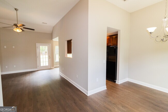 Building Photo - 210 Stillwater Dr