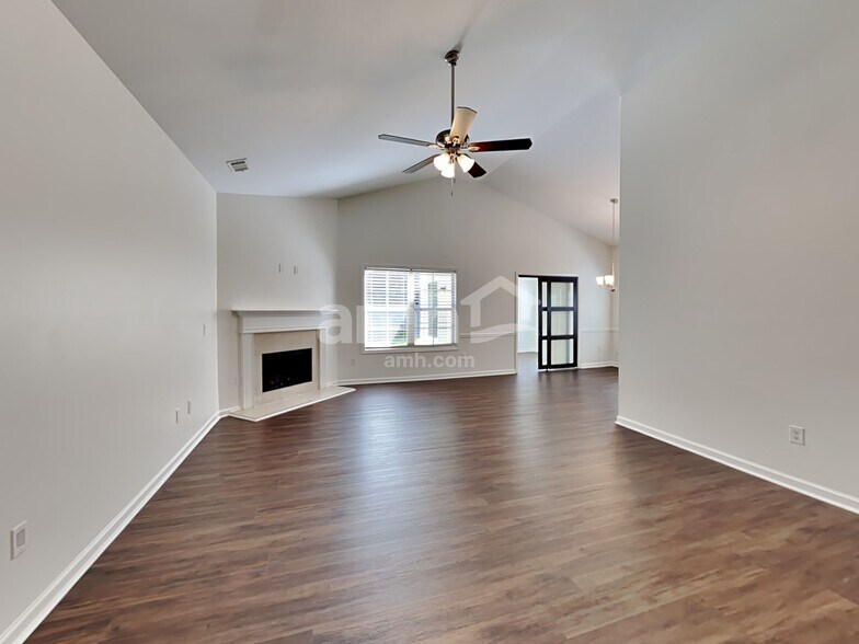 Building Photo - 3227 Hideaway Ln