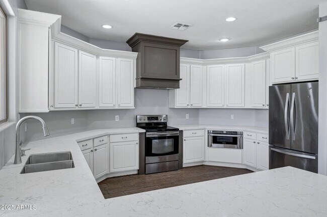 Building Photo - Gilbert 4 Bed & 3 Bath on HUGE LOT - Acre+...