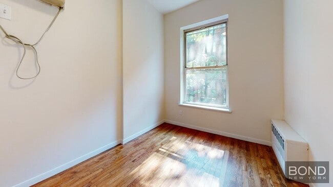 Building Photo - 214 E 85th St
