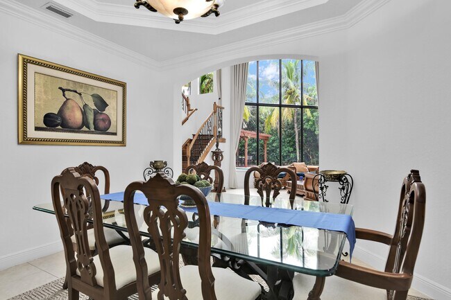 Building Photo - 10703 Versailles Blvd