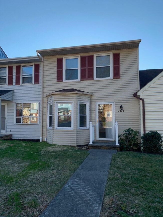 Building Photo - 6663 Briarfield Ave