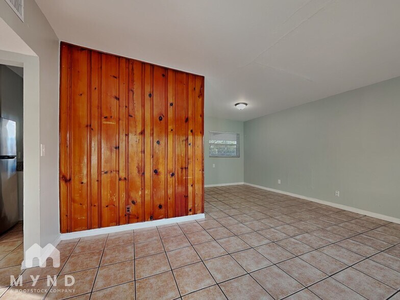 Building Photo - 1602 Simmons Pl