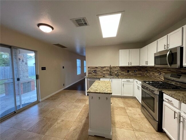 Building Photo - 102 Brentwood Dr