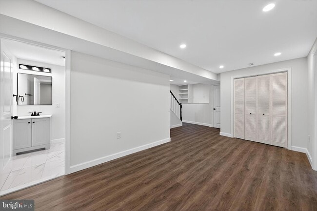 Building Photo - 8 Marley Neck Rd