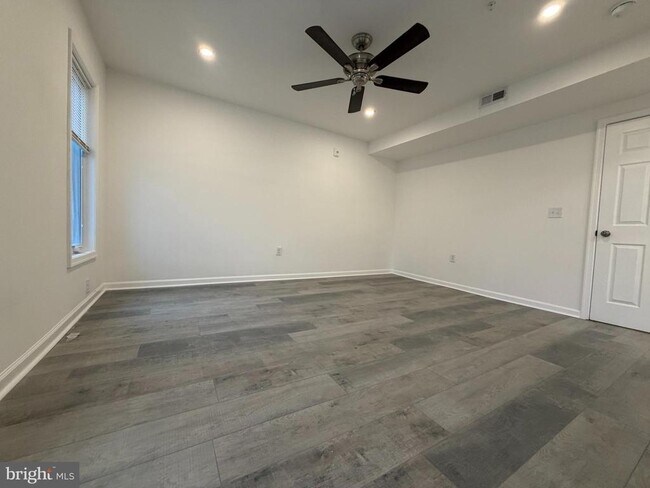 Building Photo - 45 E High St