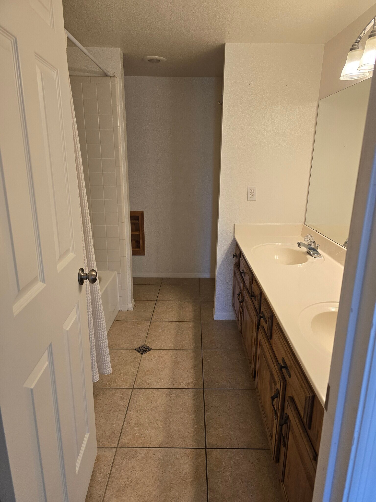 Building Photo - 1827 E Manhatton Dr