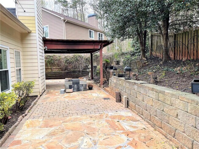 Building Photo - 1635 River Oak Dr