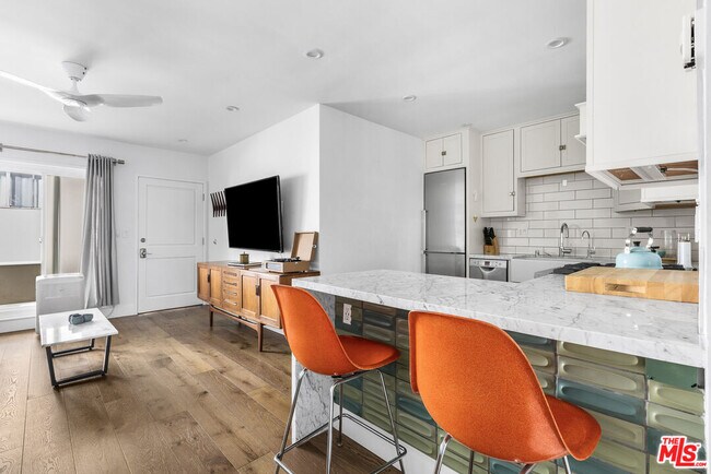 Building Photo - 1929 Tamarind Ave