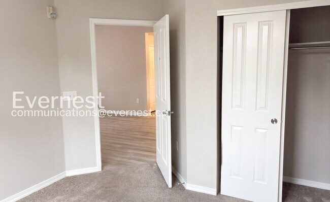 Building Photo - 3 Bed & 2 Bath Condo in Fort Collins / Coming Soon!