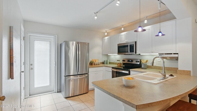 Building Photo - 1160 Luminary Cir