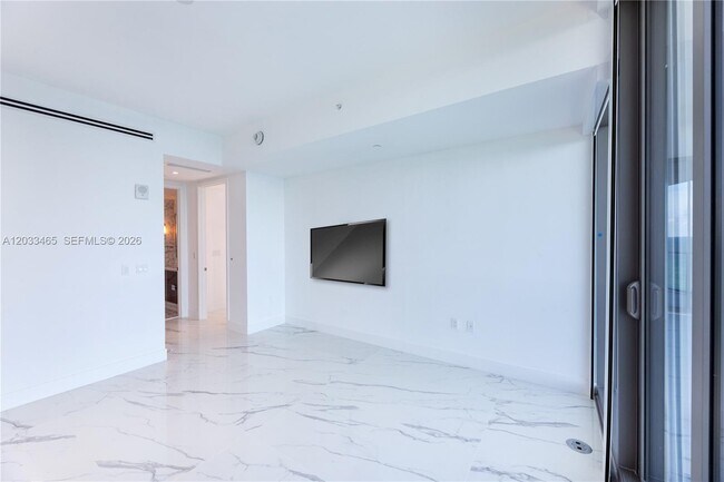 Building Photo - 15701 Collins Ave