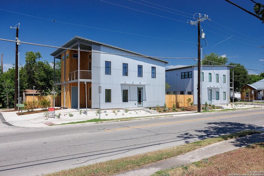 Building Photo - Room in Townhome on S Cherry St