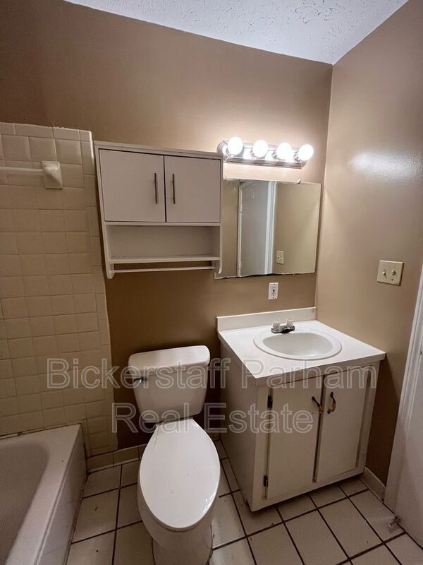 Building Photo - 2911 Gardenia St