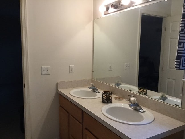 Building Photo - 2280 Moss Rose Ct