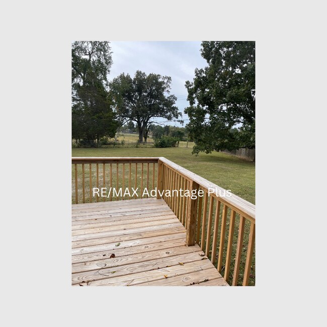 Building Photo - 1608 Redbud Cir