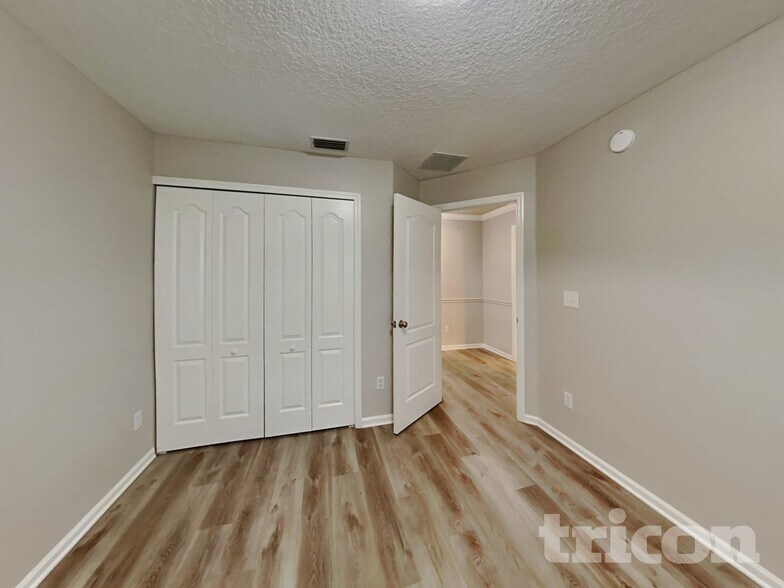 Building Photo - 757 Martin Lakes Dr E