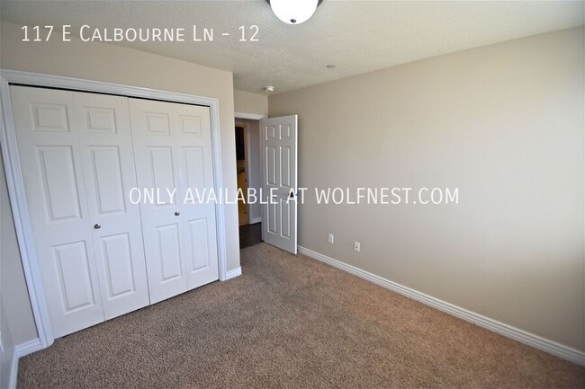 Building Photo - Stunning 3 Bed Sandy Condo! No Deposit Opt...