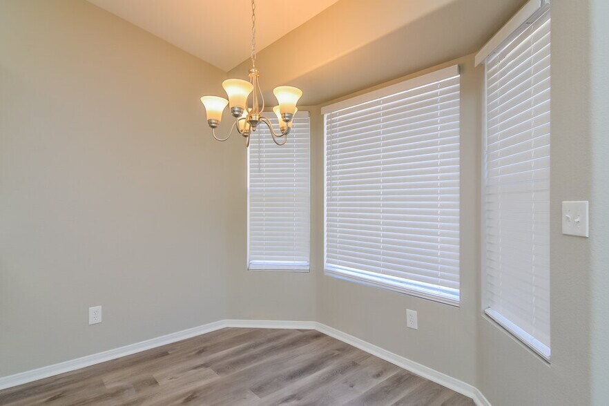 Building Photo - 1864 Praline Cir