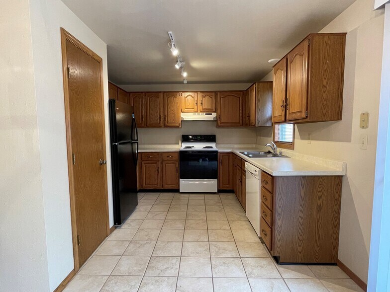 Building Photo - 1380 Cardinal Ln